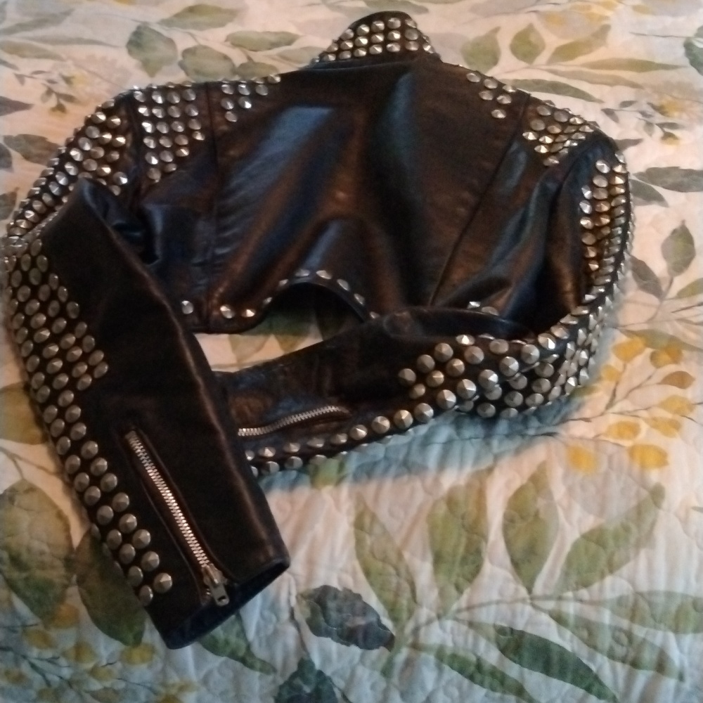 Sexy, punk,goth,trendy,fun Kenny O'BRIEN crop studded leather jacket. - Picture 4 of 5